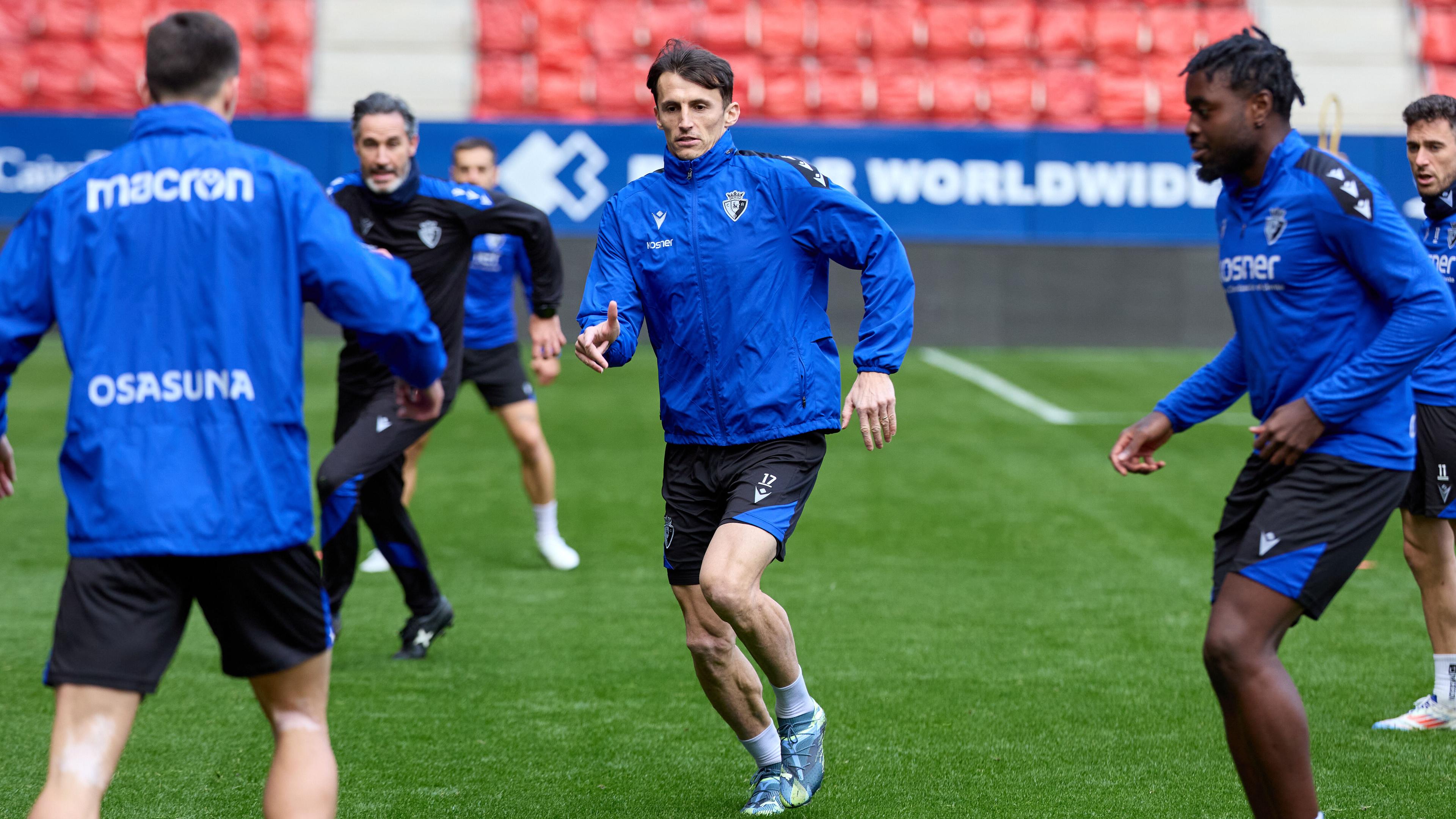 Osasuna se ejercita a puerta cerrada en El Sadar a dos días de recibir al Villarreal