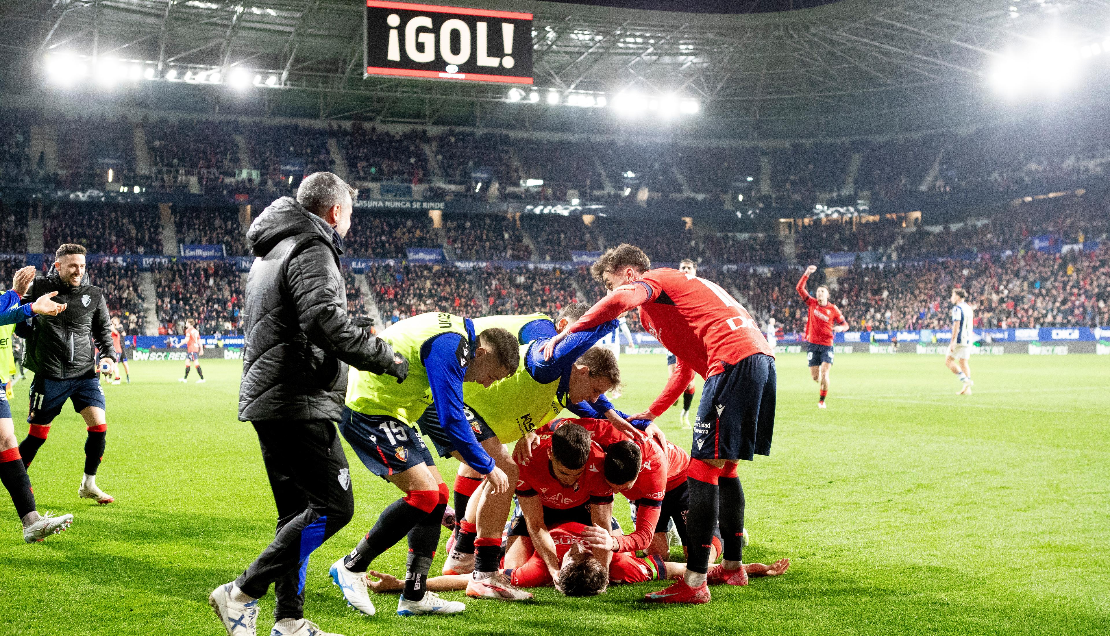 Osasuna y El Sadar disfrutan y se reencuentran con la victoria (2-1)